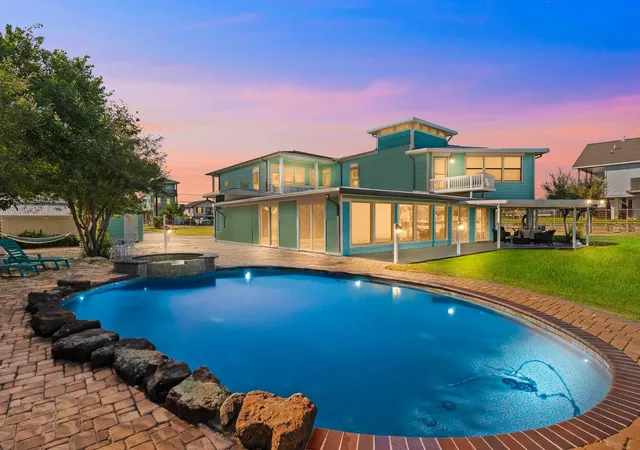 Photo 1 of Mansion for sale at 815 5th St, Dickinson, TX 77539 | MLS# 58422164 | Listing updated on 2026-08-27