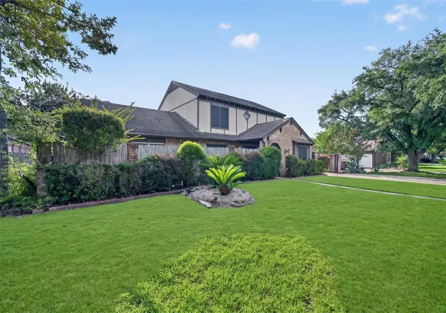 Photo 2 of Single family home for sale at 8111 Ivan Reid Dr, Houston, TX 77040 | MLS# 46744326 | Listing updated on 2026-07-20