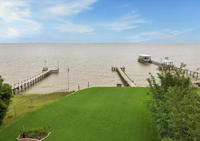 Homes for sale in Bacliff, TX | 4019 Bayshore Dr Dr, Bacliff, TX 77518 | MLS# 10331928
