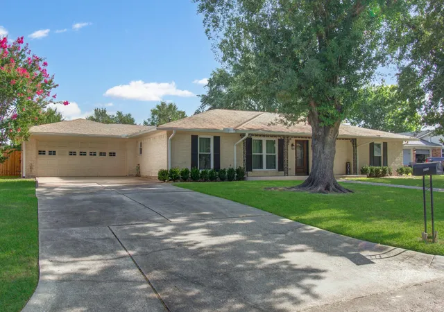 2nd image of 4814 Burning Tree Dr, Baytown, TX 77521 | MLS# 51213713