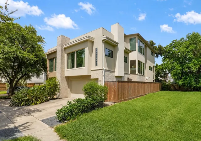 2nd image of 2315 Park St, Houston, TX 77019 | MLS# 57839598