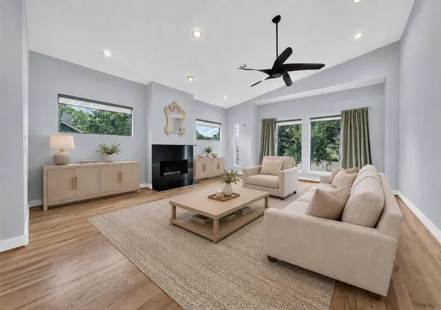 4th image of 2315 Park St, Houston, TX 77019 | MLS# 57839598