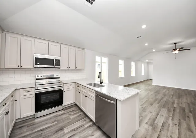 Photo 3 of Sale Pending at 18720 Loom Dr, Conroe, TX 77306 | MLS# 26155307 | Listing updated on 2026-08-16