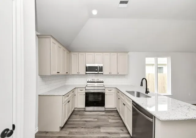 Photo 3 of Sale Pending at 18720 Loom Dr, Conroe, TX 77306 | MLS# 26155307 | Listing updated on 2026-08-16