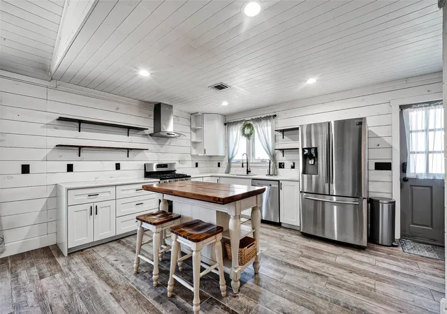 Photo 3 of Single family home for sale at 1090 A Williams Ln, Kemah, TX 77565 | MLS# 70241584 | Listing updated on 2026-08-29