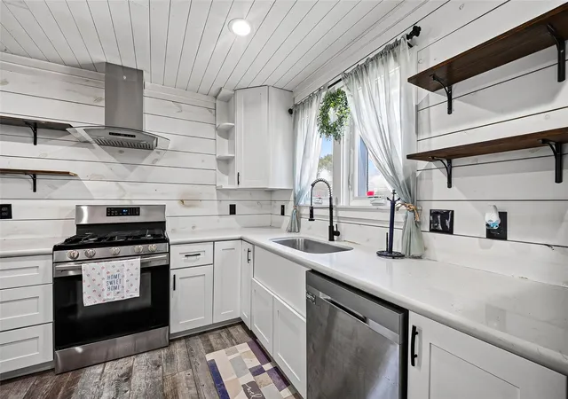 Photo 3 of Single family home for sale at 1090 A Williams Ln, Kemah, TX 77565 | MLS# 70241584 | Listing updated on 2026-08-29