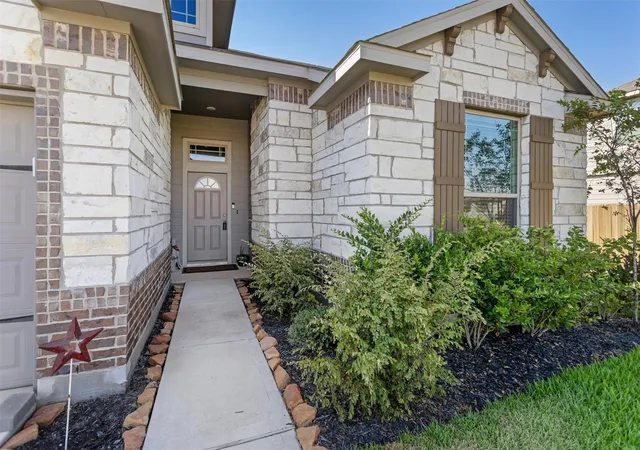 Photo 3 of Single family home for sale at 503 Turtle Dove Dr, Sealy, TX 77474 | MLS# 76746855 | Listing updated on 2026-08-29