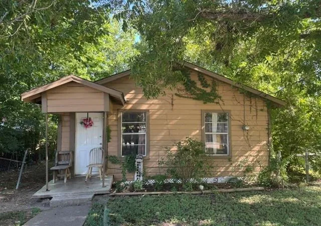 1st image of 305 Liberty St, Brenham, TX 77833 | MLS# 73322010