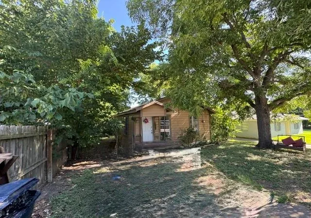 2nd image of 305 Liberty St, Brenham, TX 77833 | MLS# 73322010