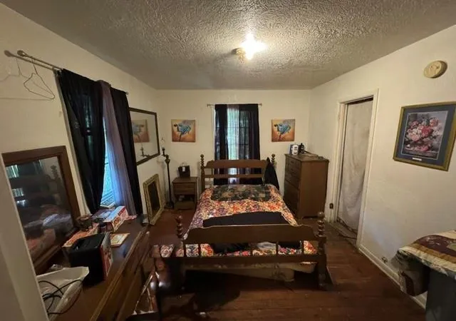 Photo 3 of Sale Pending at 305 Liberty St, Brenham, TX 77833 | MLS# 73322010 | Listing updated on 2026-10-10