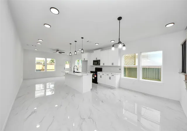 2nd image of 8023 Brandon St, Houston, TX 77051 | MLS# 12937019