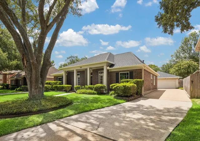 Photo 2 of Single family home for sale at 15835 Echo Lodge Dr, Houston, TX 77095 | MLS# 10097402 | Listing updated on 2026-09-13