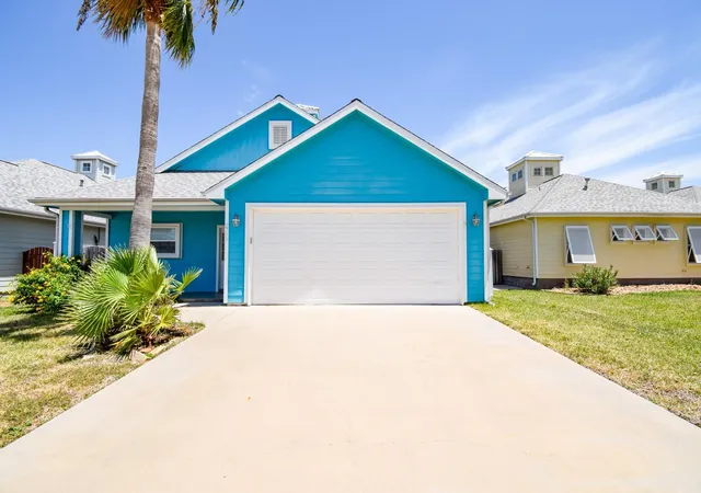 Photo 1 of Single family home for sale at 2711 Lakeview Dr, Rockport, TX 78382 | MLS# 52432633 | Listing updated on 2026-08-30