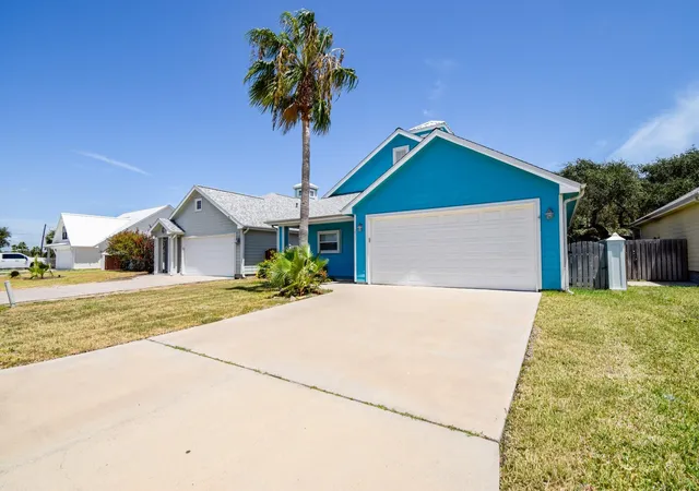 Photo 2 of Single family home for sale at 2711 Lakeview Dr, Rockport, TX 78382 | MLS# 52432633 | Listing updated on 2026-08-30