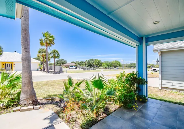 Photo 3 of Single family home for sale at 2711 Lakeview Dr, Rockport, TX 78382 | MLS# 52432633 | Listing updated on 2026-08-30