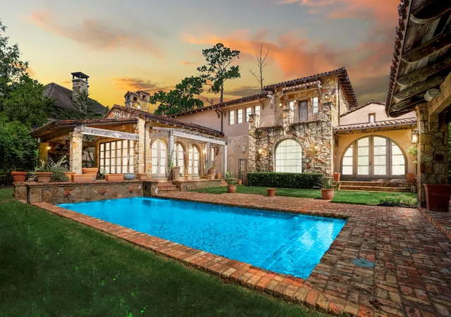 Photo 1 of Sale Pending at 15 N Badger Lodge Cir, Spring, TX 77389 | MLS# 72195488 | Listing updated on 2026-09-09