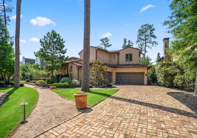 Photo 4 of Sale Pending at 15 N Badger Lodge Cir, Spring, TX 77389 | MLS# 72195488 | Listing updated on 2026-09-09