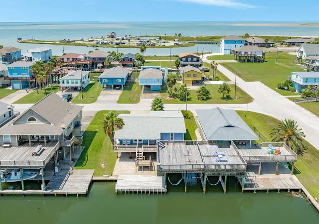 Photo 3 of Single family home for sale at 207 Galleon, Freeport, TX 77541 | MLS# 76041732 | Listing updated on 2026-08-28