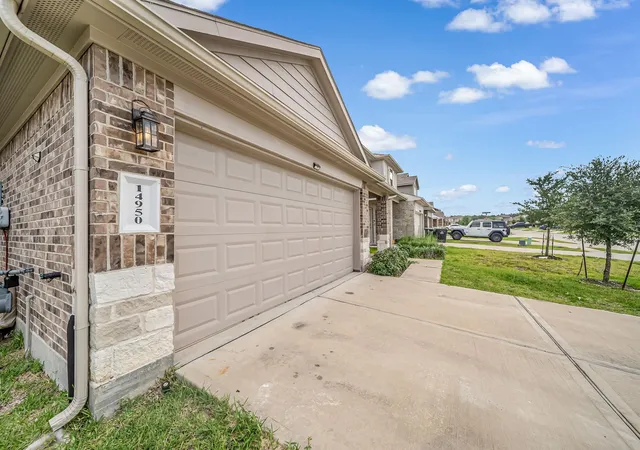 Photo 2 of Sale Pending at 14950 Cypress Holw Dr, New Caney, TX 77357 | MLS# 11613567 | Listing updated on 2026-09-14
