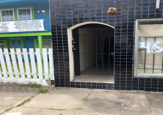 3rd image of 4609 Broadway St, Galveston, TX 77551