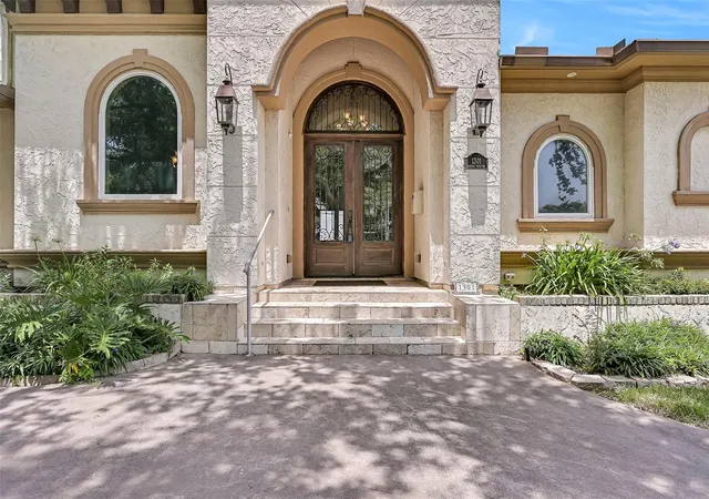 Photo 3 of Single family home for sale at 1301 Harbor View Dr, Galveston, TX 77550 | MLS# 96851114 | Listing updated on 2026-08-24