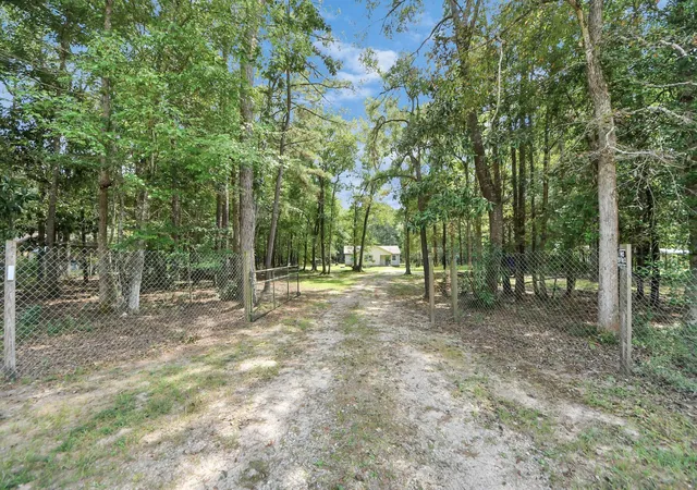 Photo 2 of Single family home for sale at 121 Elendor Dr, Cleveland, TX 77328 | MLS# 74805634 | Listing updated on 2026-07-06