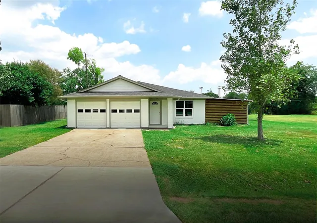 Photo 1 of Single family home for sale at 522 Irene Dr, Highlands, TX 77562 | MLS# 62080438 | Listing updated on 2026-08-27