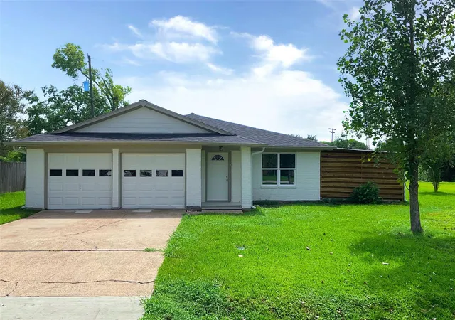 Photo 2 of Single family home for sale at 522 Irene Dr, Highlands, TX 77562 | MLS# 62080438 | Listing updated on 2026-08-27