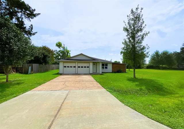 Photo 3 of Single family home for sale at 522 Irene Dr, Highlands, TX 77562 | MLS# 62080438 | Listing updated on 2026-08-27