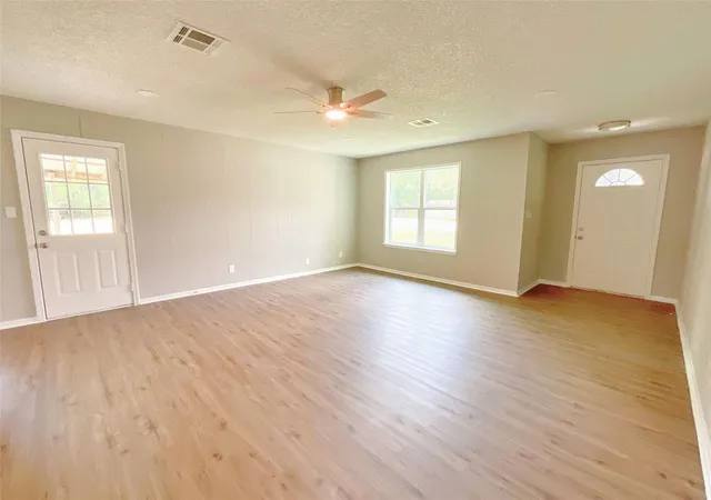 Photo 4 of Single family home for sale at 522 Irene Dr, Highlands, TX 77562 | MLS# 62080438 | Listing updated on 2026-08-27
