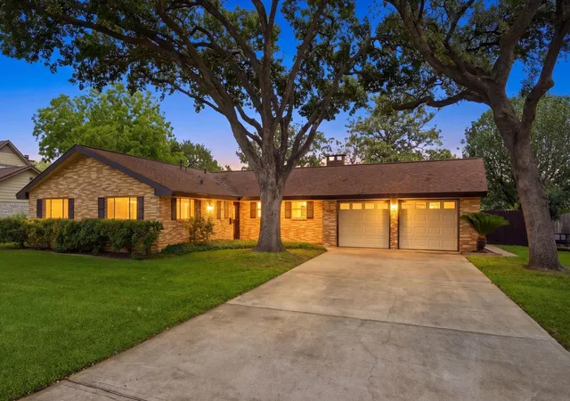 1st image of 302 Village Dr, Sugar Land, TX 77498 | MLS# 7380765