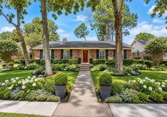 1st image of 10706 Inwood Dr, Houston, TX 77042 | MLS# 45179205