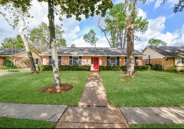 2nd image of 10706 Inwood Dr, Houston, TX 77042 | MLS# 45179205