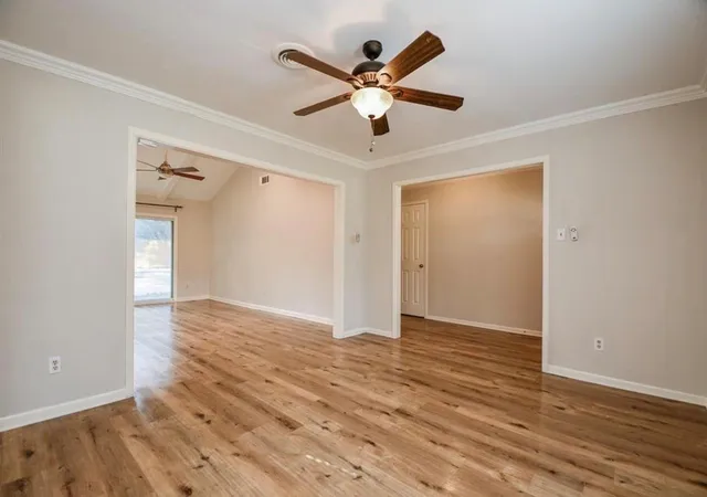 5th image of 10706 Inwood Dr, Houston, TX 77042 | MLS# 45179205
