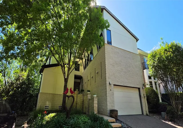 1st image of 15 Hudson Cir, Houston, TX 77024 | MLS# 79852821