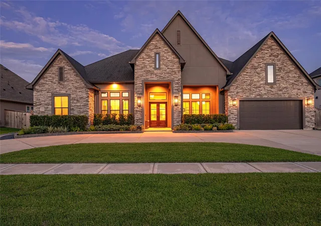 Homes for sale in Friendswood, TX | 2005 Yellowstone Trl, Friendswood, TX 77546 | MLS# 94704416