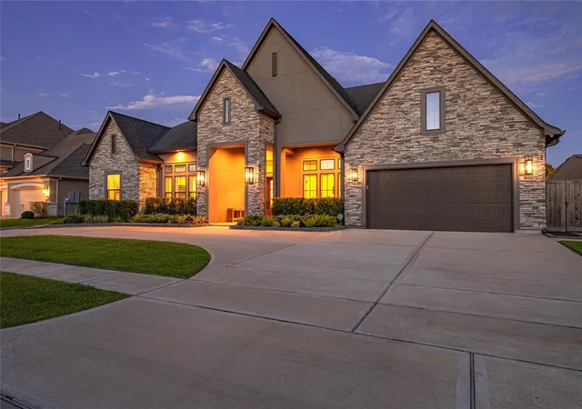 Homes for sale in Friendswood, TX | 2005 Yellowstone Trl, Friendswood, TX 77546 | MLS# 94704416
