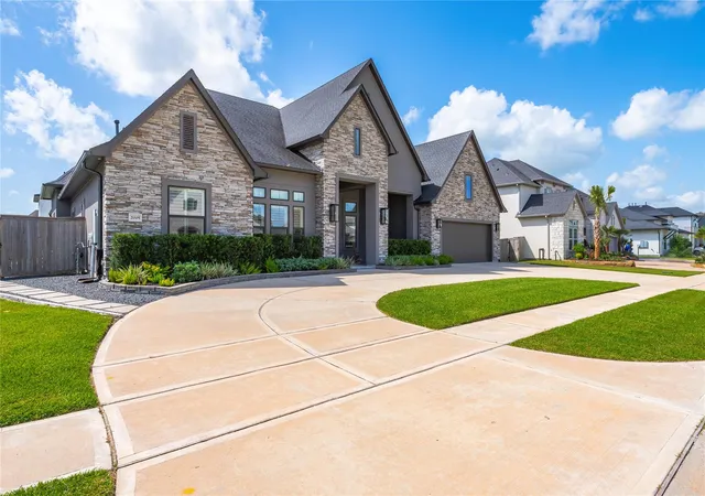 Homes for sale in Friendswood, TX | 2005 Yellowstone Trl, Friendswood, TX 77546 | MLS# 94704416