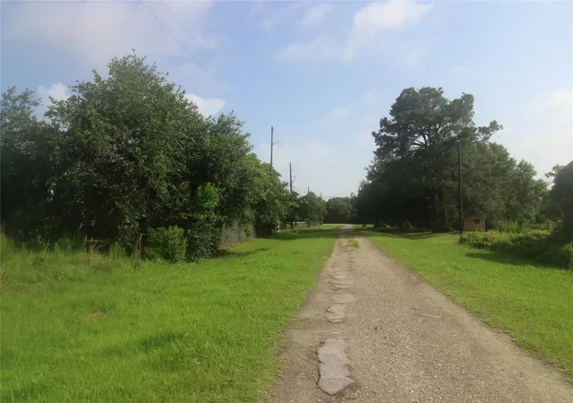 Photo 3 of Land for sale at 100 Kelly Ln, Smith Point, TX 77514 | MLS# 61697380 | Listing updated on 2026-08-13