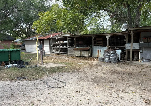 Photo 3 of Land for sale at 1636 Crestdale Dr, Houston, TX 77080 | MLS# 87528507 | Listing updated on 2026-06-16