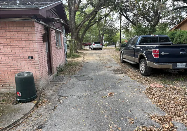 Photo 4 of Land for sale at 1636 Crestdale Dr, Houston, TX 77080 | MLS# 87528507 | Listing updated on 2026-06-16