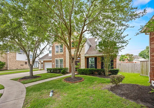 Photo 3 of Single family home for sale at 2503 Cambria Ct, League City, TX 77573 | MLS# 60847029 | Listing updated on 2026-06-22