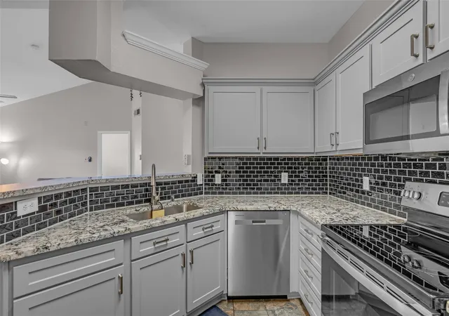 Photo 3 of Condo for sale at 1330 Old Spanish Trl #1305, Houston, TX 77054 | MLS# 5220961 | Listing updated on 2026-09-17