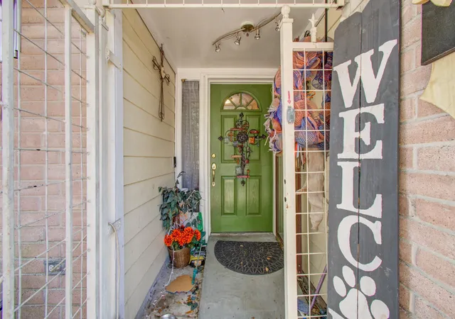 Photo 2 of Single family home for sale at 4019 Brookhead Trl, Houston, TX 77066 | MLS# 67037229 | Listing updated on 2026-09-18
