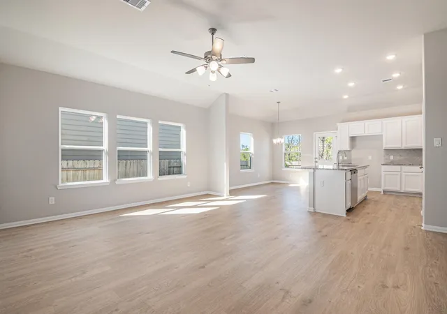 4th image of 11021 Ondrea Ln, Willis, TX 77318 | MLS# 23866271