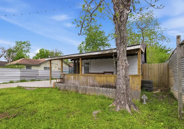 Photo 2 of Single family home for sale at 2423 Chamberlain St, Houston, TX 77093 | MLS# 72462582 | Listing updated on 2026-09-03