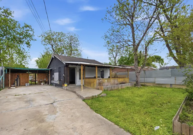 Photo 3 of Single family home for sale at 2423 Chamberlain St, Houston, TX 77093 | MLS# 72462582 | Listing updated on 2026-09-03
