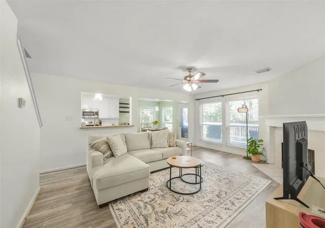 Photo 2 of Single family home for sale at 38 Tallow Hl Pl, Spring, TX 77382 | MLS# 40588492 | Listing updated on 2026-09-12