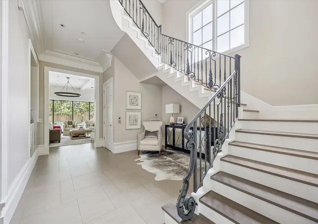 4th image of 2240 Del Monte Dr, Houston, TX 77019 | MLS# 53691905