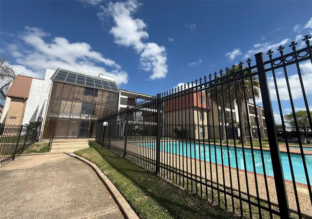 Photo 2 of Sale Pending at 10110 Forum W Dr #333, Houston, TX 77036 | MLS# 923073 | Listing updated on 2026-09-23
